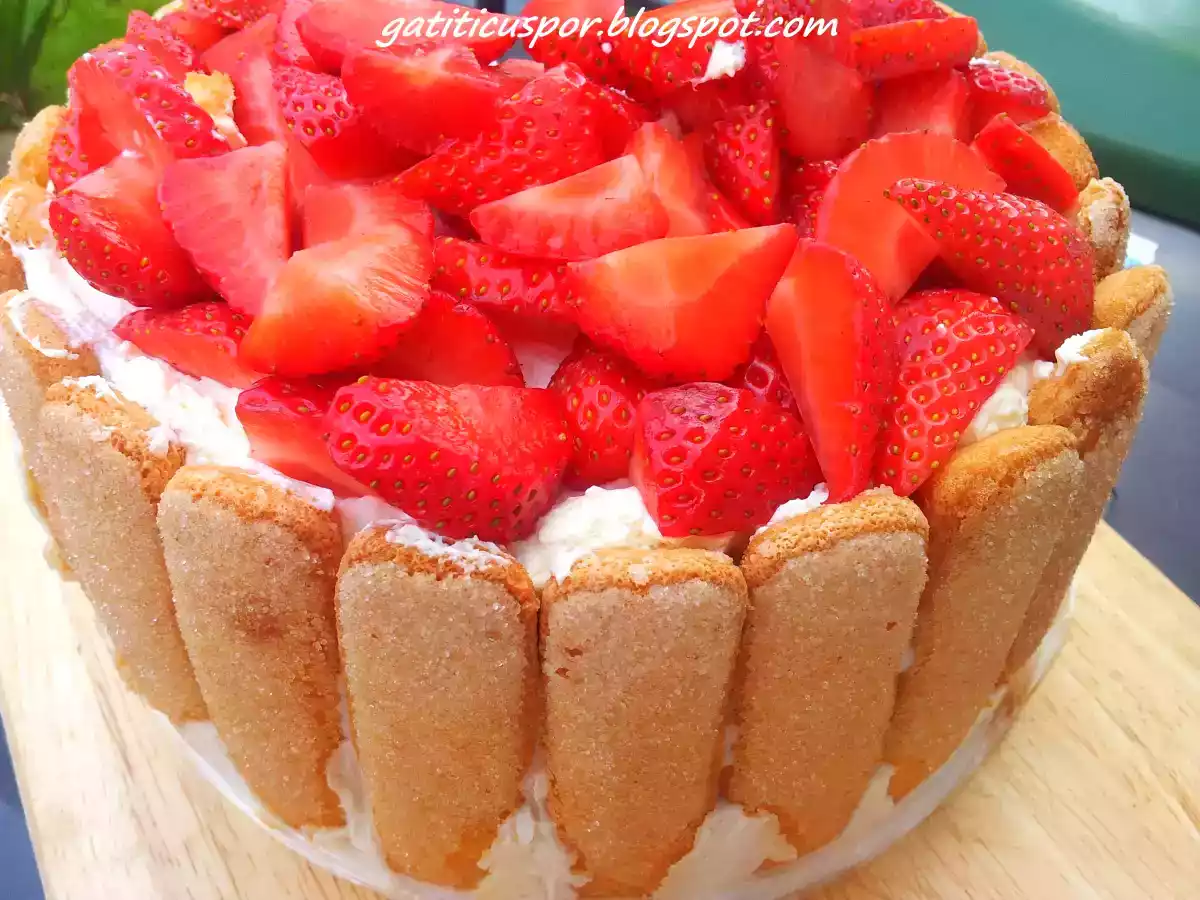 Tort Cu Piscoturi Iaurt Si Capsune - poza 2