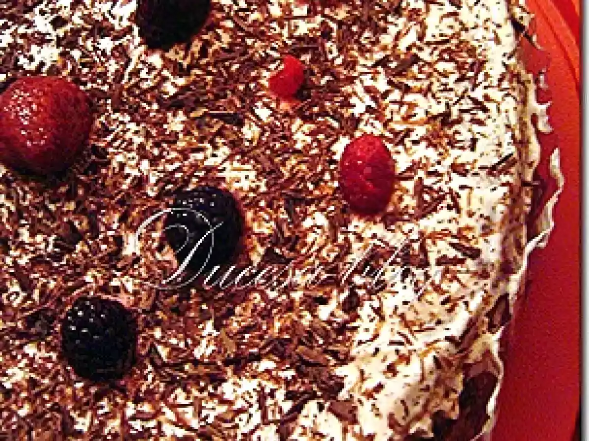 Tort cu ricotta si fructe de padure