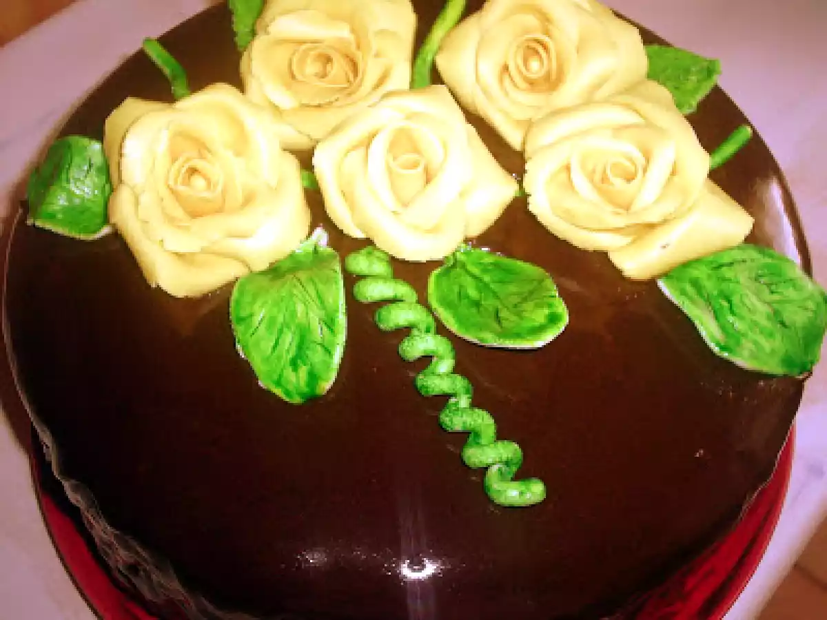 Tort cu trei feluri de ciocolata - poza 3