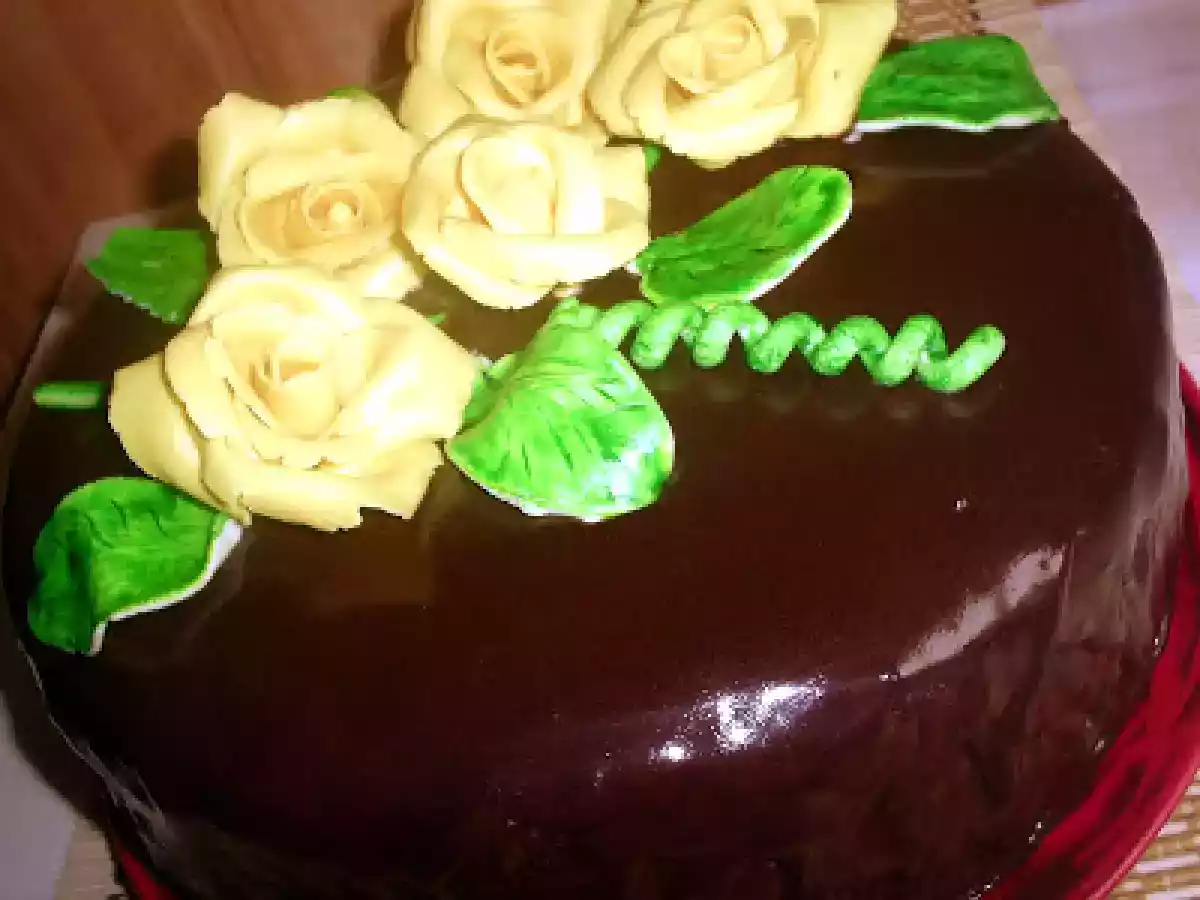 Tort cu trei feluri de ciocolata - poza 4