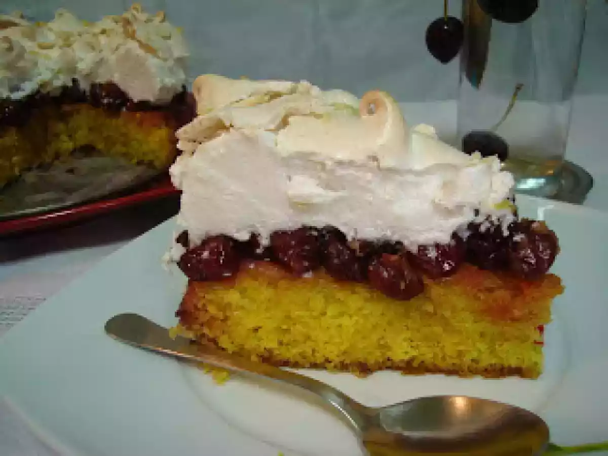 Tort cu visine si bezea - poza 2