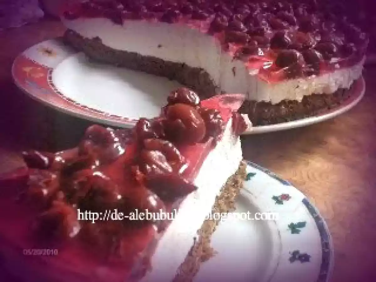 Tort cu visine si iaurt - poza 2