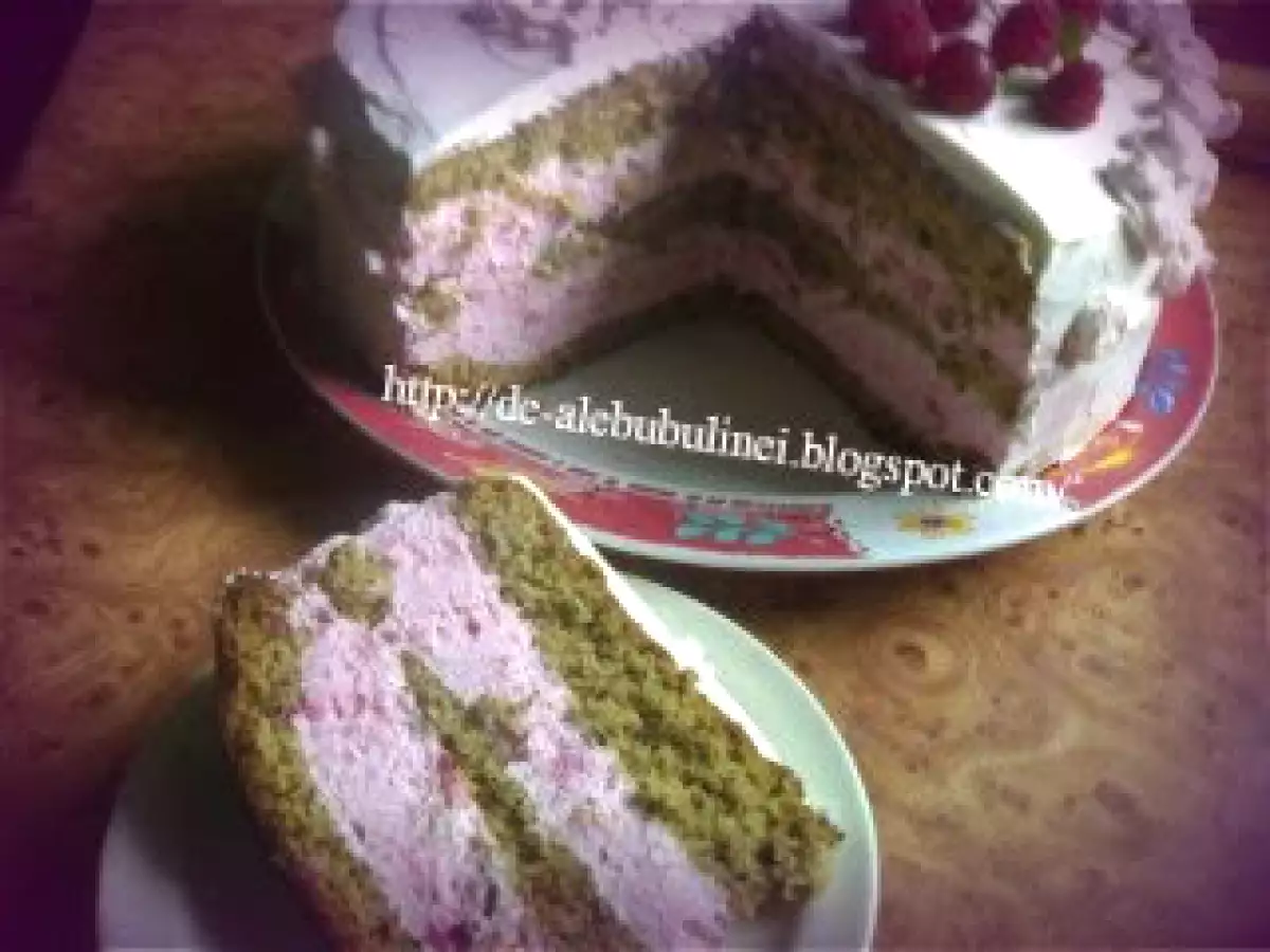 Tort cu zmeur si visine, si blat cu nuci