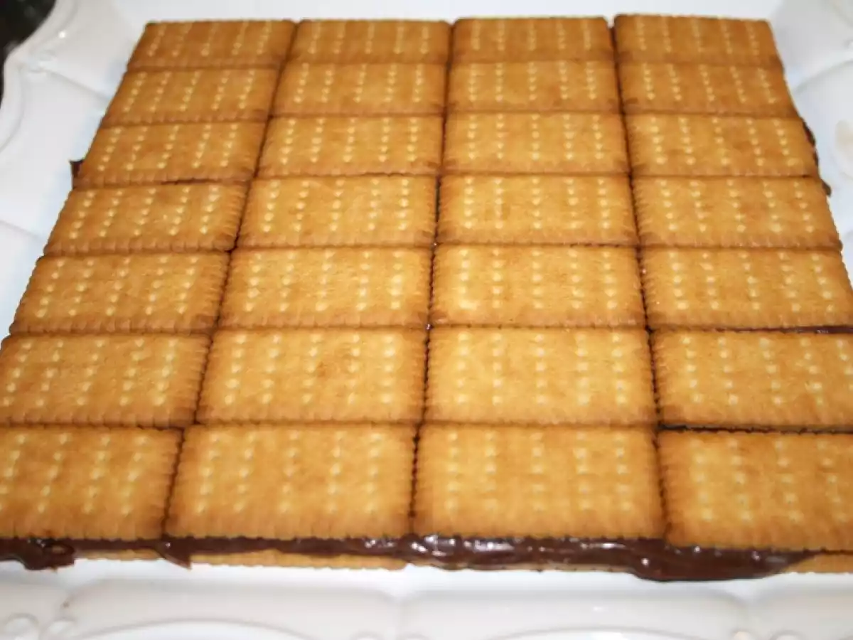 Tort de biscuiti cu ciocolata - poza 5
