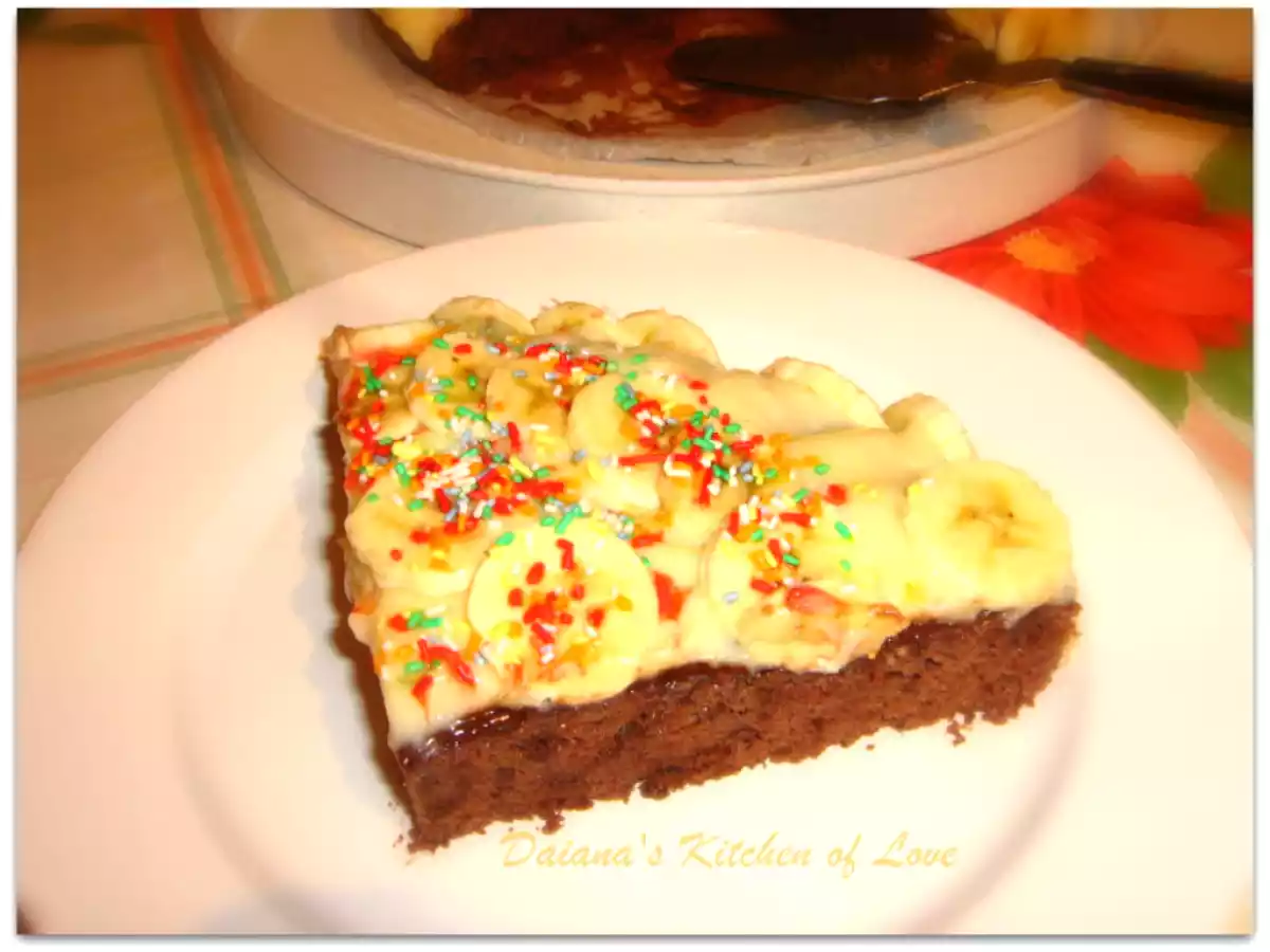 Tort de cacao cu crema de vanilie si banane - poza 4