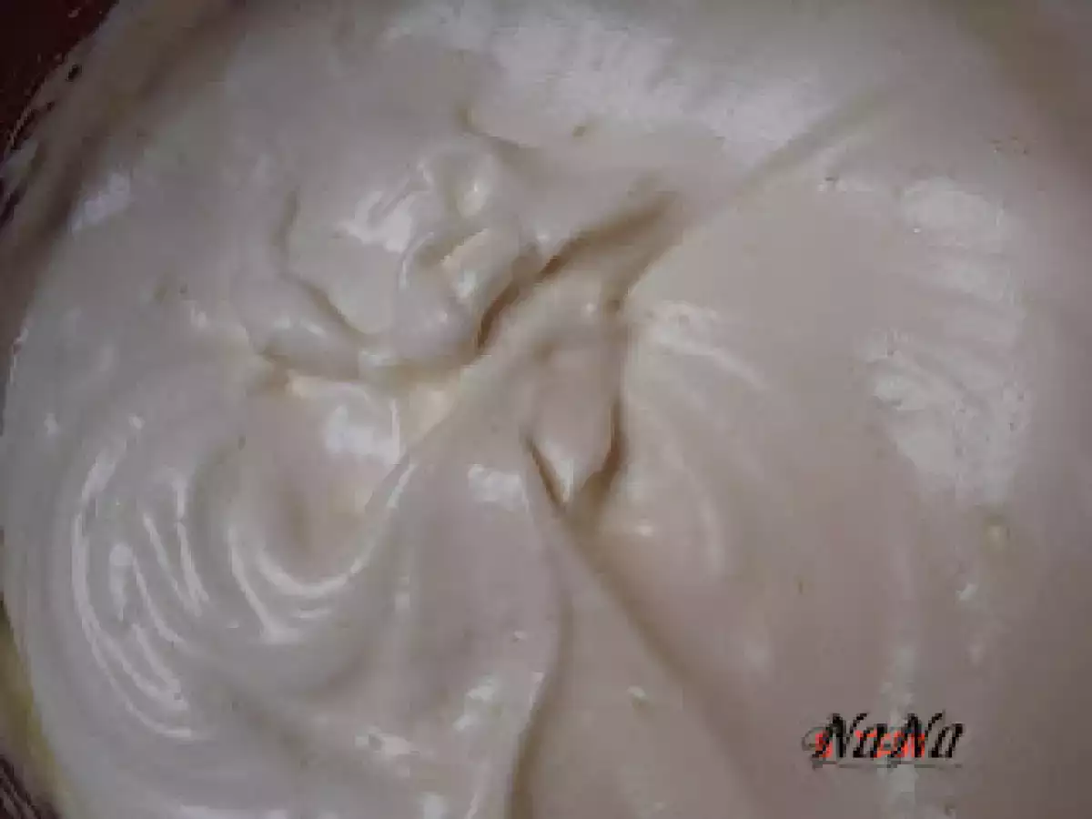 TORT DE CAPSUNI CU CREMA DE BRANZA - poza 2