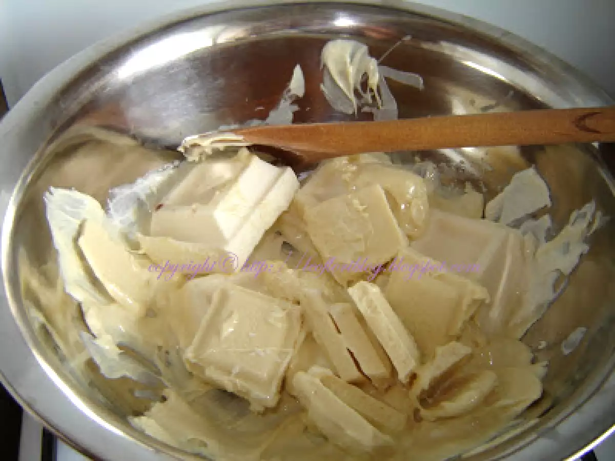 Tort de ciocolata alba si zmeura - poza 4