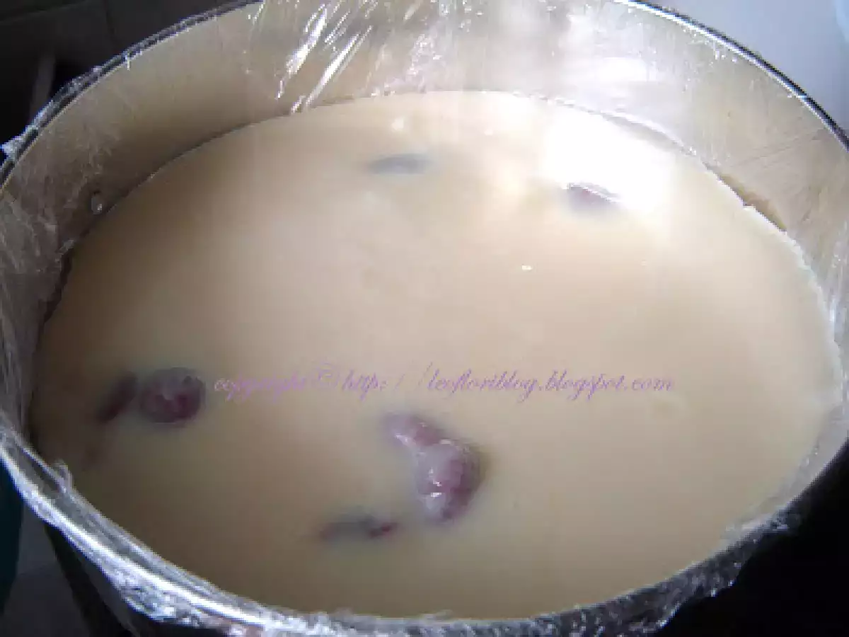 Tort de ciocolata alba si zmeura - poza 6