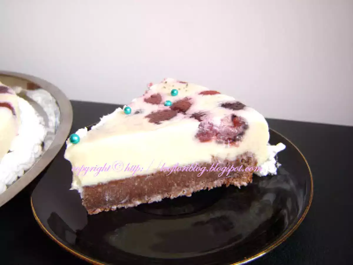 Tort de ciocolata alba si zmeura - poza 7