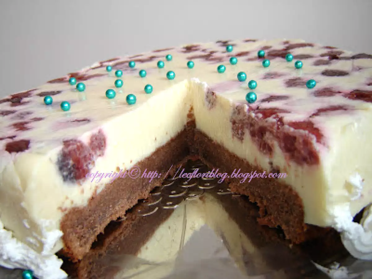 Tort de ciocolata alba si zmeura - poza 8