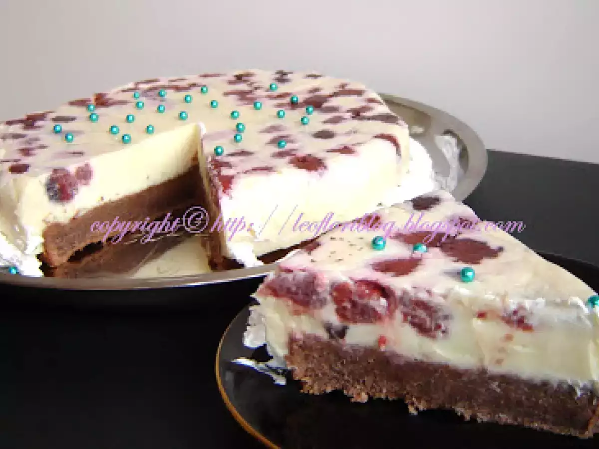 Tort de ciocolata alba si zmeura - poza 10