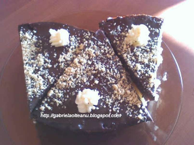 Tort de ciocolata cu crema de ciocolata alba - poza 4