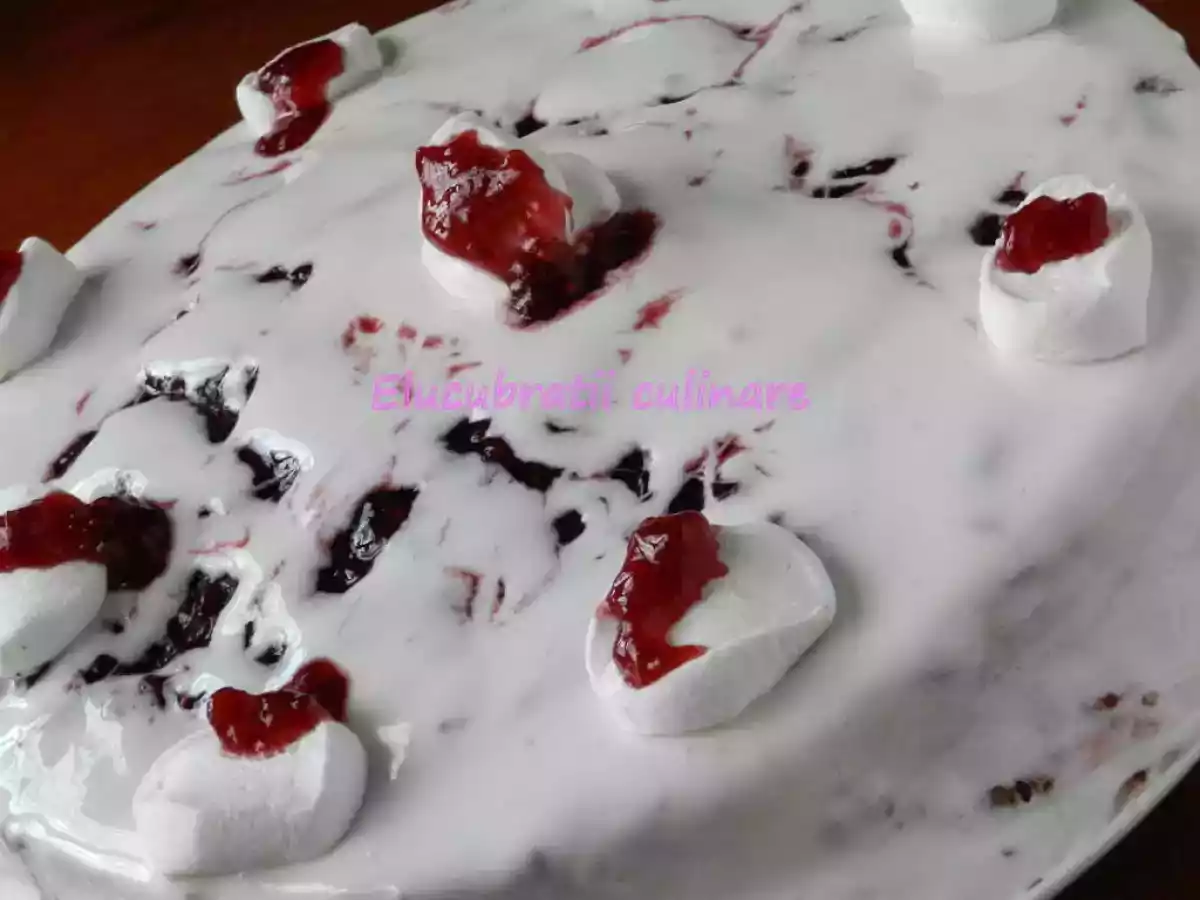 Tort de ciocolată cu marshmallow