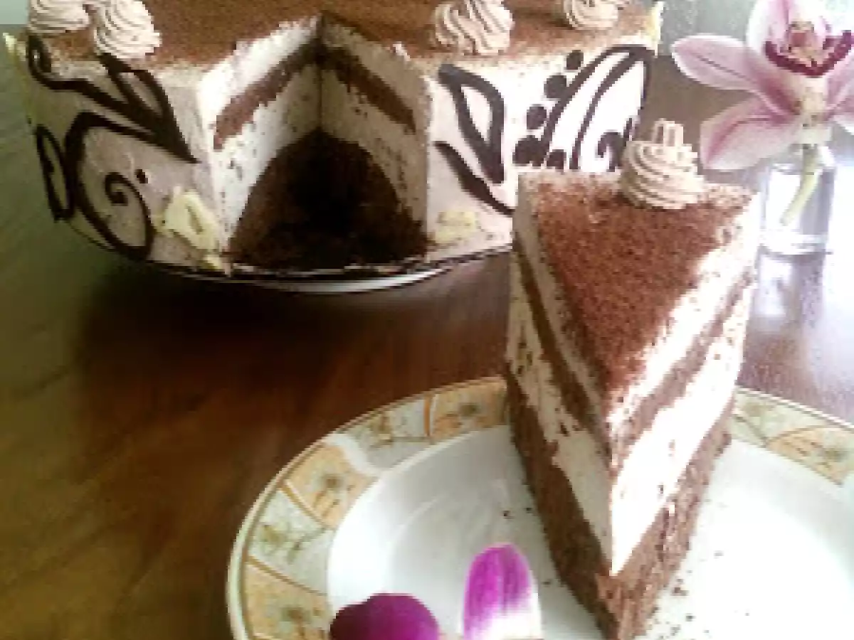 Tort de ciocolata cu mousse de banane