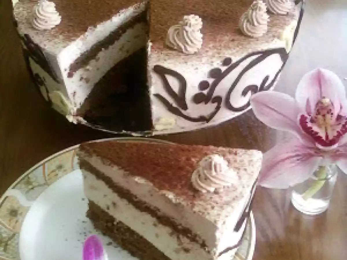 Tort de ciocolata cu mousse de banane - poza 2