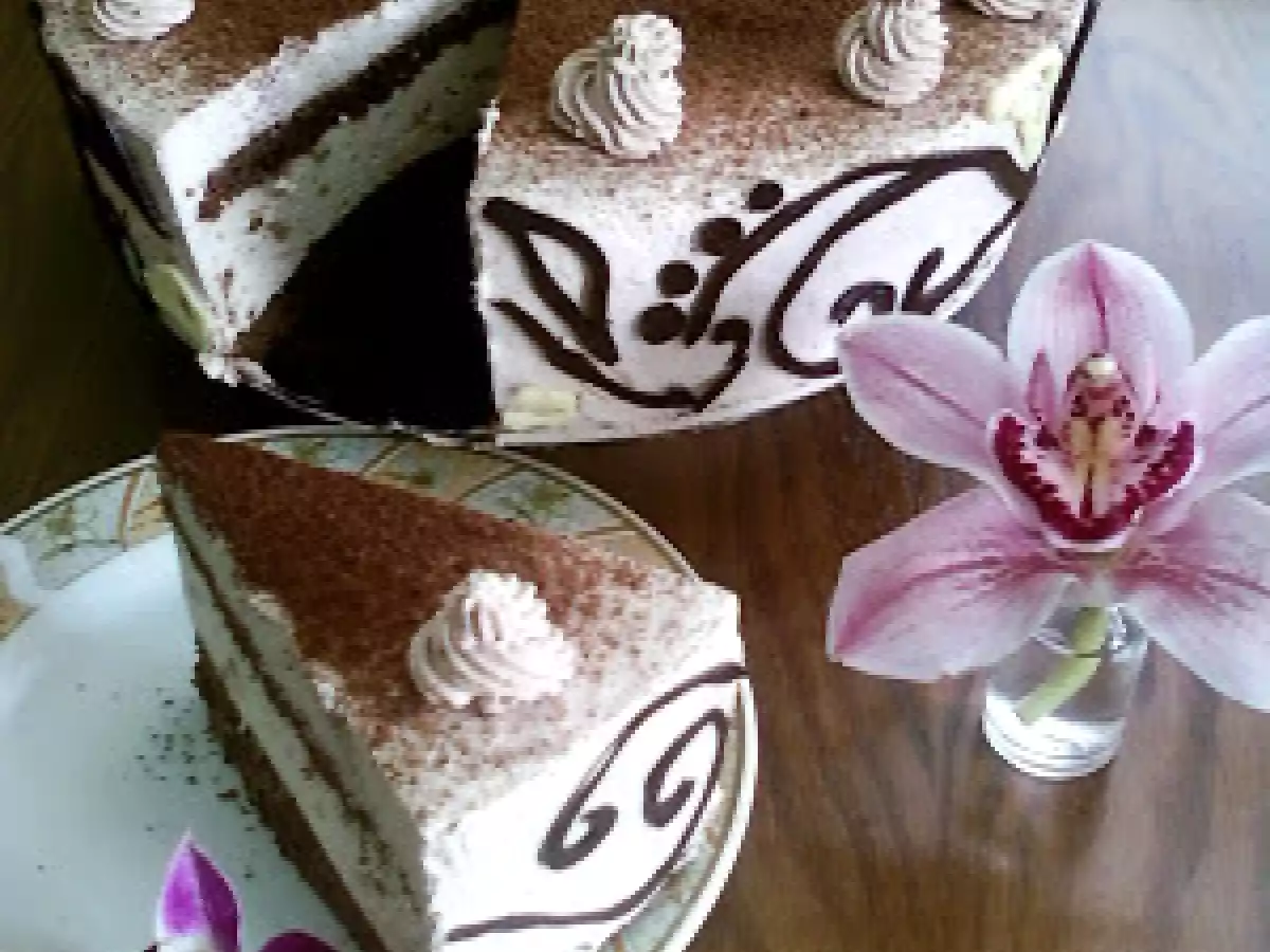 Tort de ciocolata cu mousse de banane - poza 3