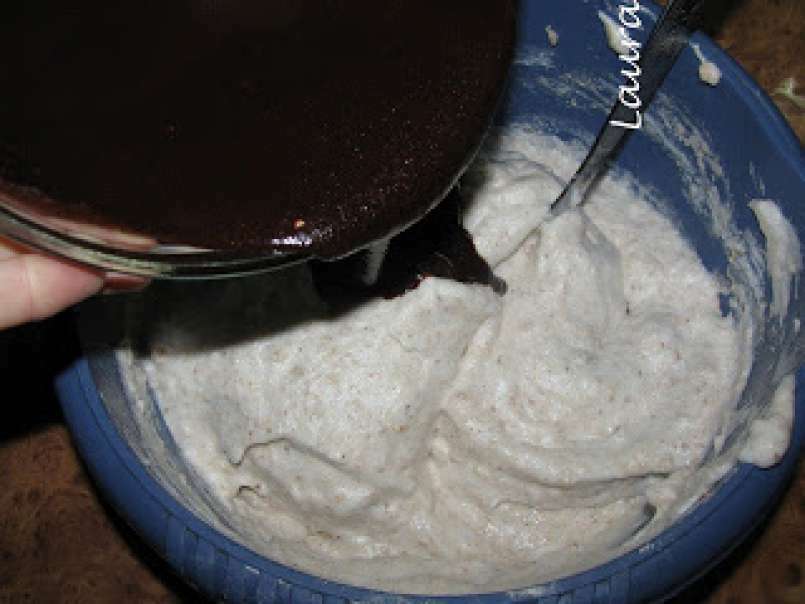 Tort de ciocolata cu prune uscate - poza 2