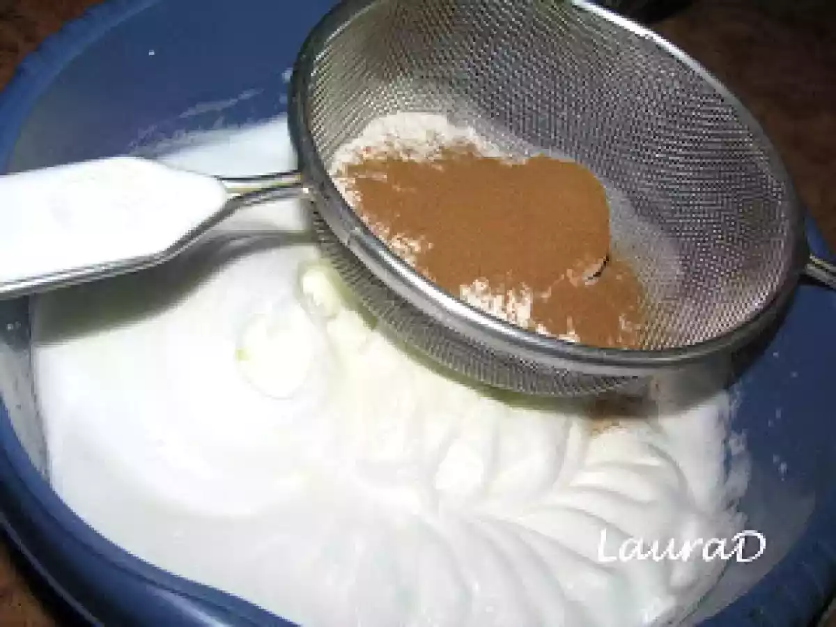 Tort de ciocolata cu prune uscate - poza 3