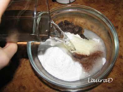 Tort de ciocolata cu prune uscate - poza 4