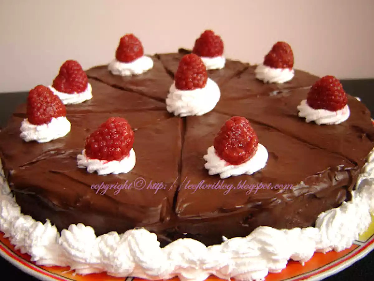 Tort de ciocolata Monti