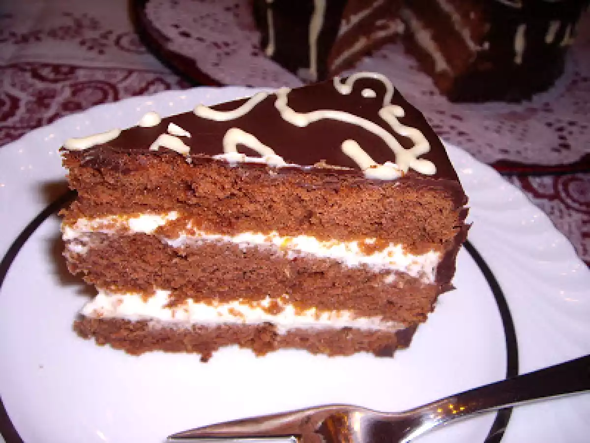 Tort de ciocolata si crema de lapte - poza 2