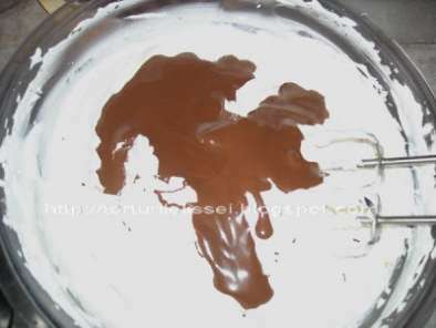 Tort de ciocolata si jeleu de capsuni - poza 5