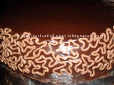 Tort de ciocolata si jeleu de capsuni - poza 9