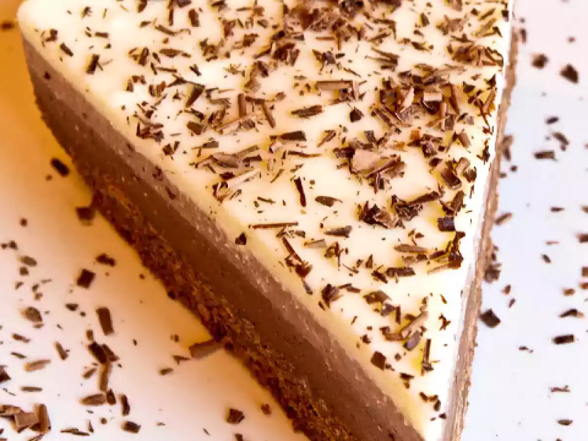 Tort de ciocolata tricolor