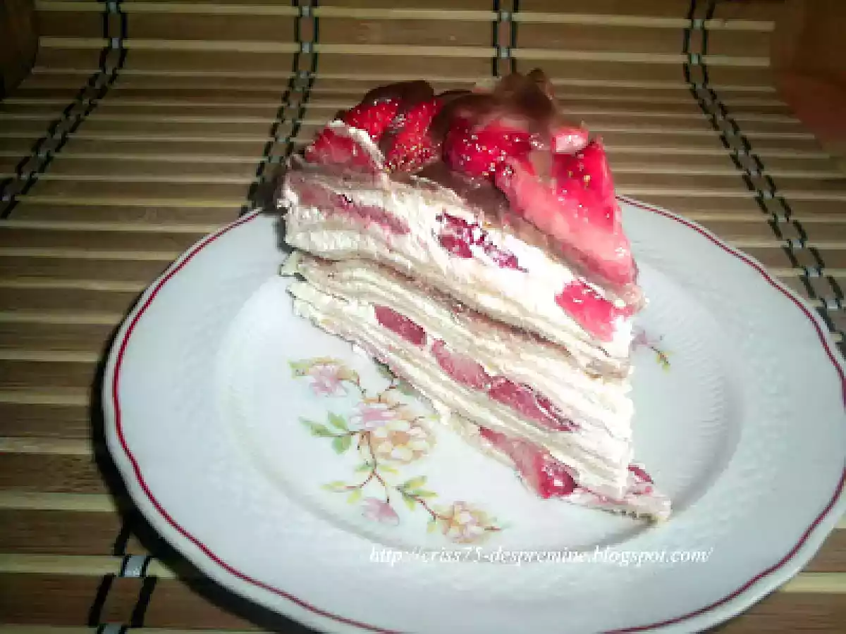 Tort de clatite cu capsuni - poza 2