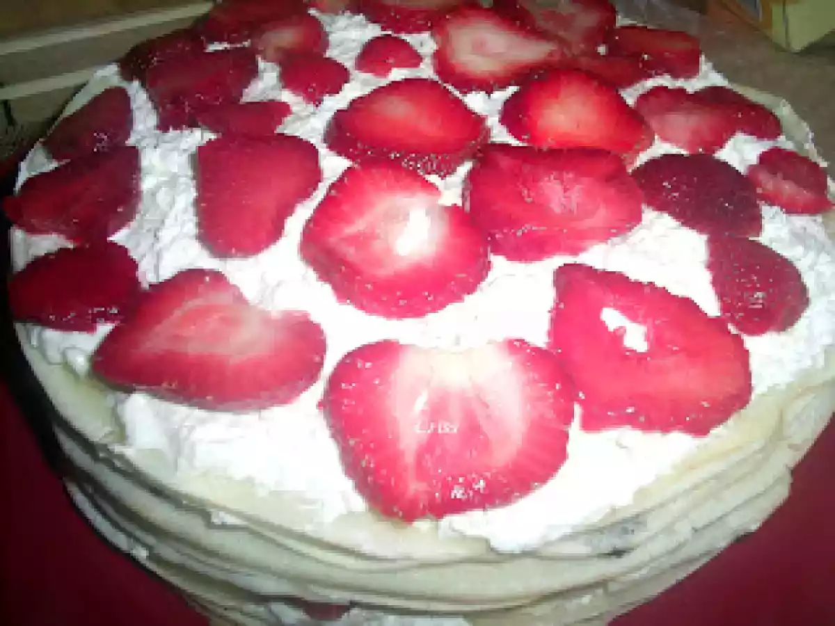 Tort de clatite cu capsuni - poza 5