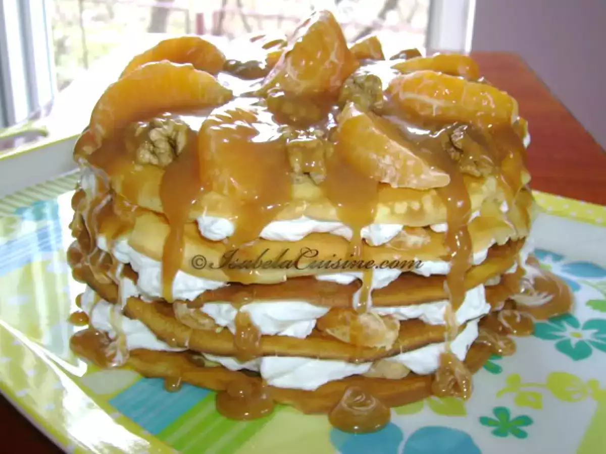 Tort de clatite cu portocale si sos caramel