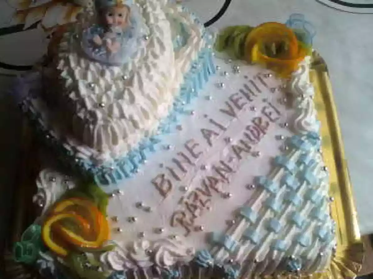 Tort de iaurt cu fructe