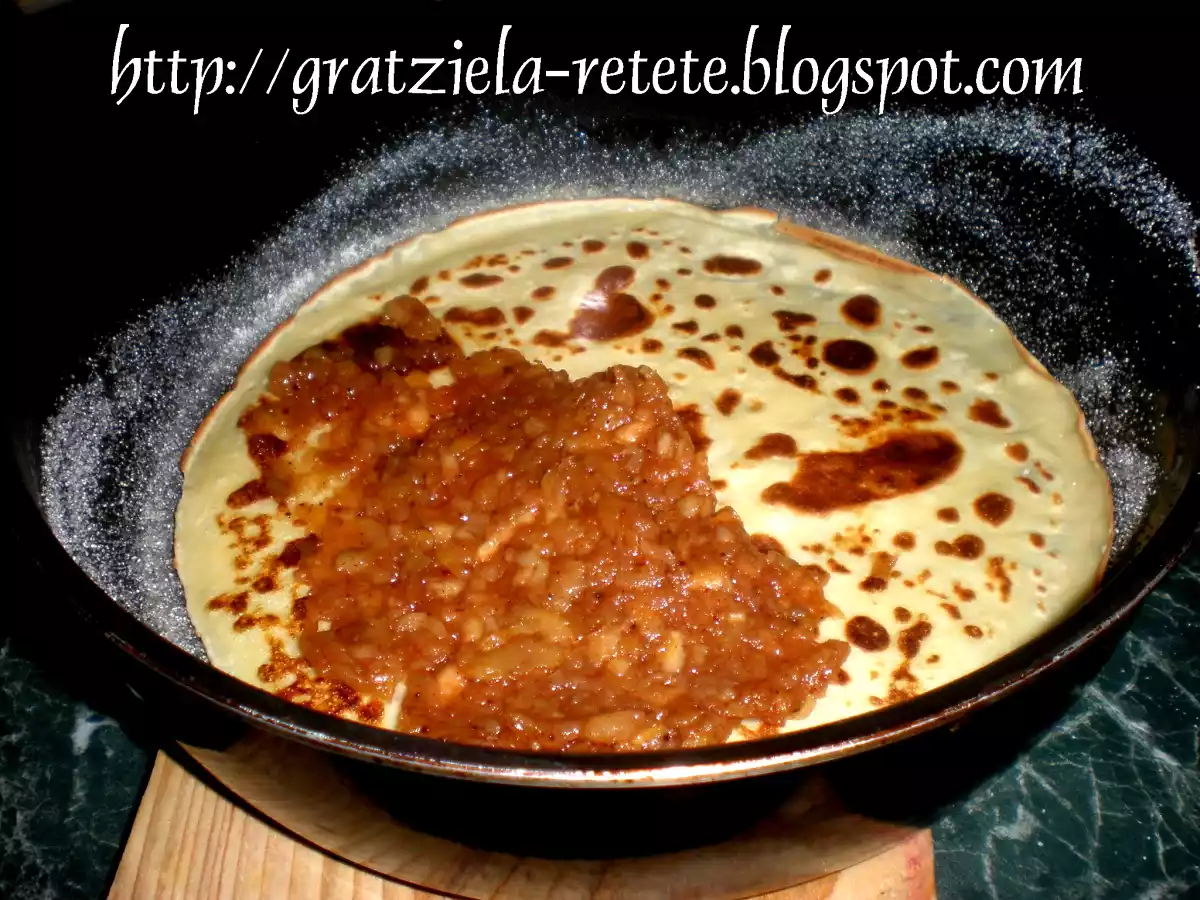 Tort de mere cu aluat de clătite - poza 2