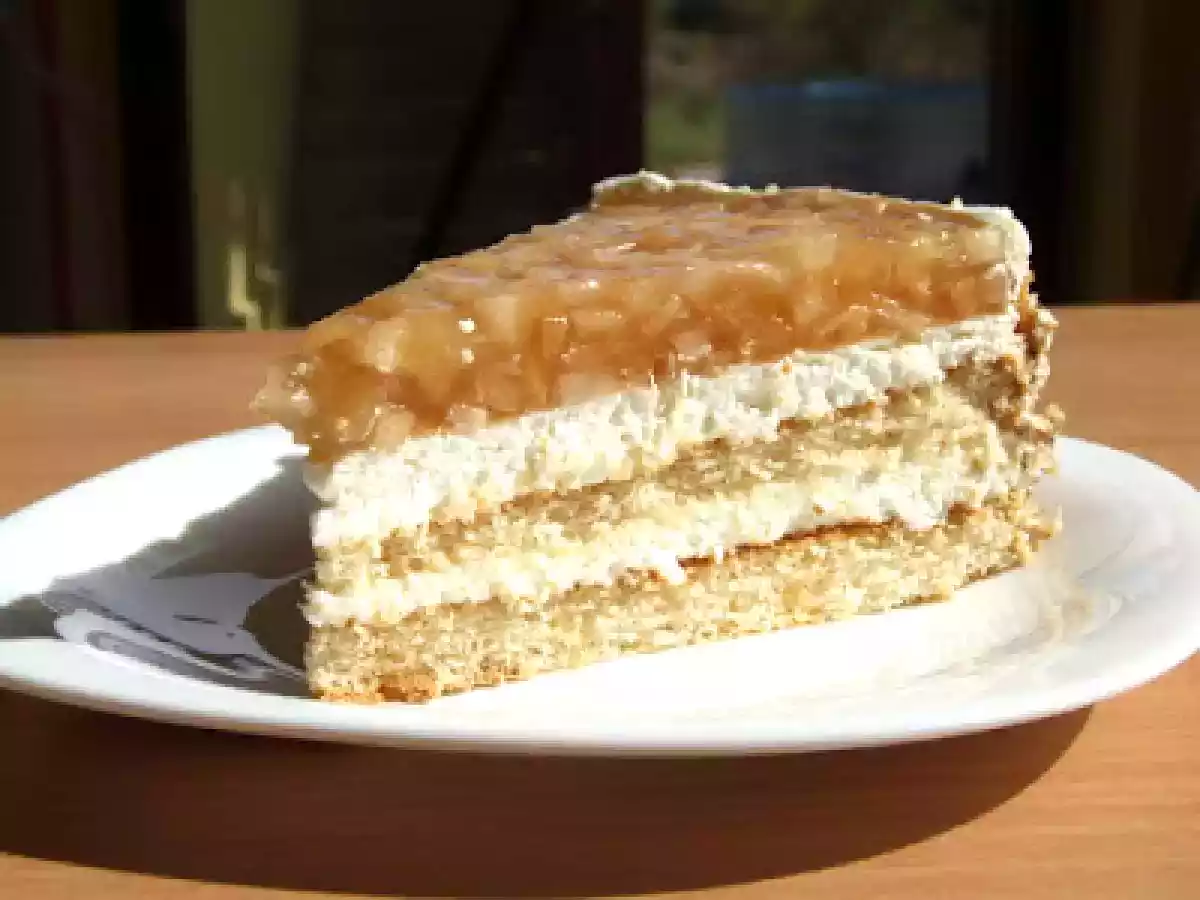 Tort de pere cu caramel de alune