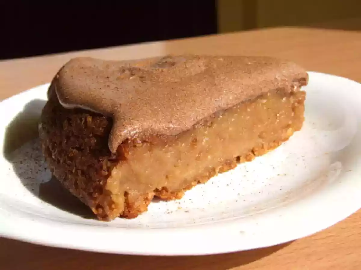 Tort de post cu blat de mere si crema caramel