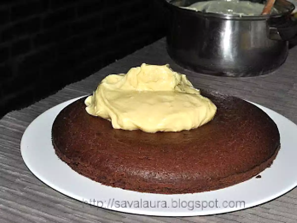 Tort de post cu budinca de vanilie si fructe - poza 8