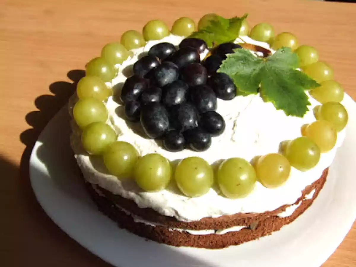 Tort de struguri cu frisca