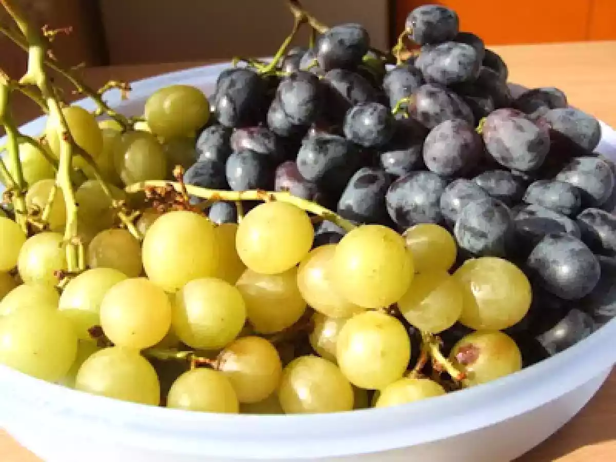 Tort de struguri cu frisca - poza 3