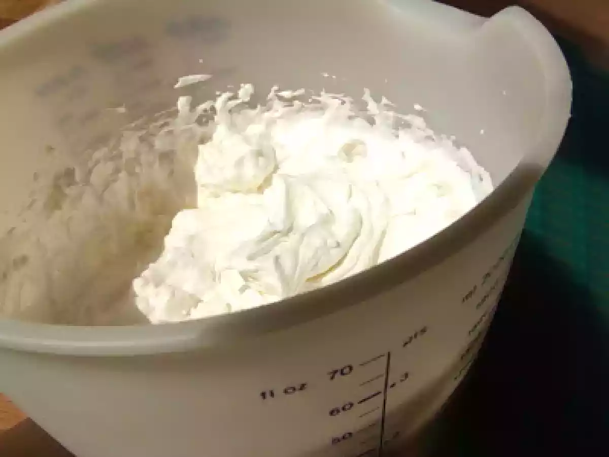 Tort de struguri cu frisca - poza 8