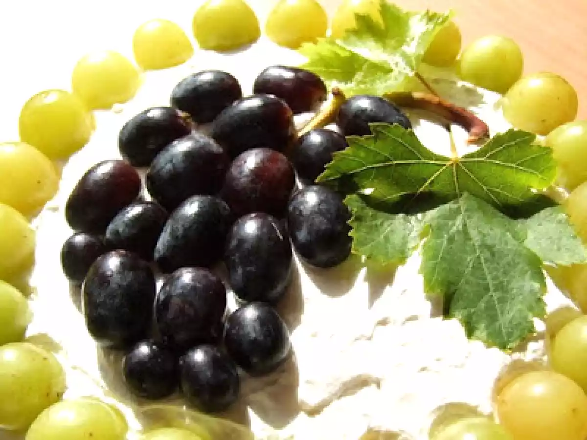 Tort de struguri cu frisca - poza 12