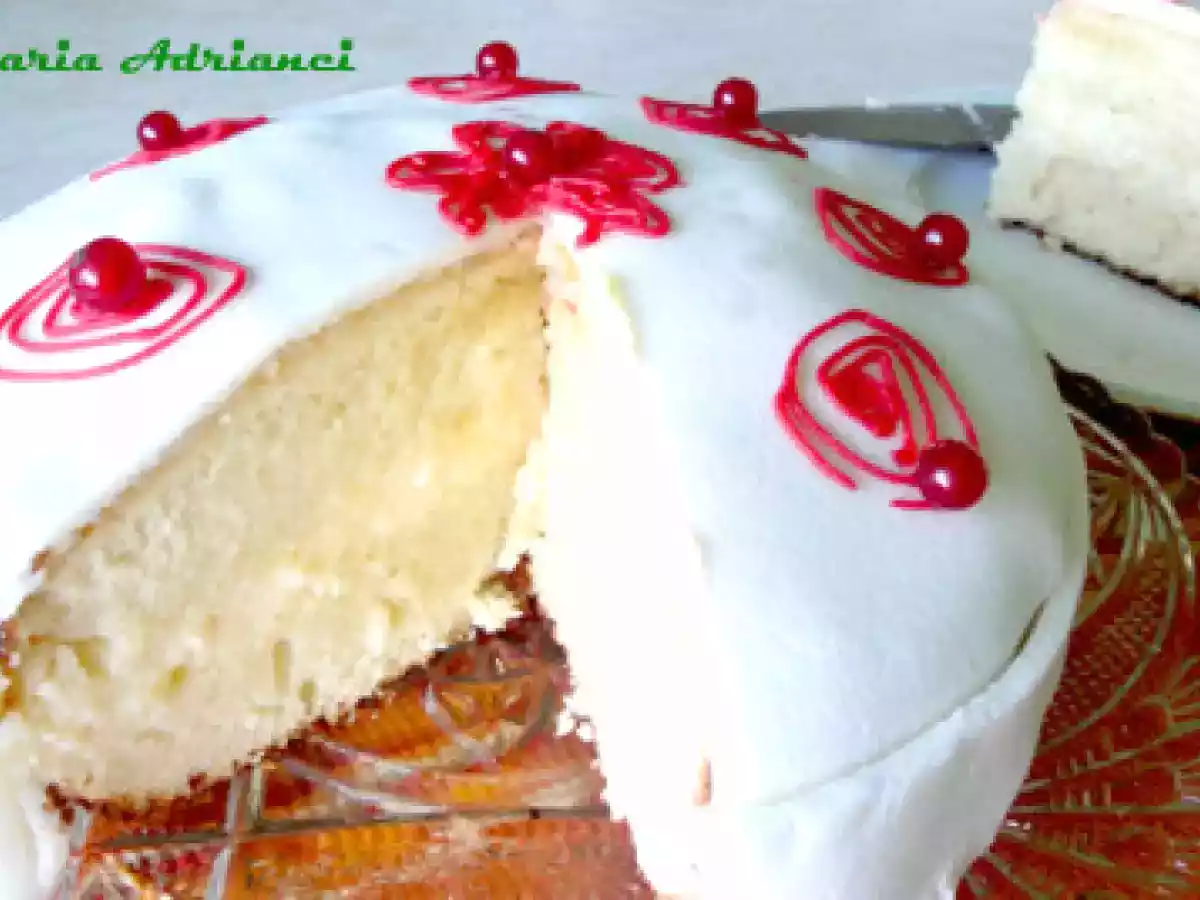 Tort de vanilie ornat cu pasta de zahar - poza 2