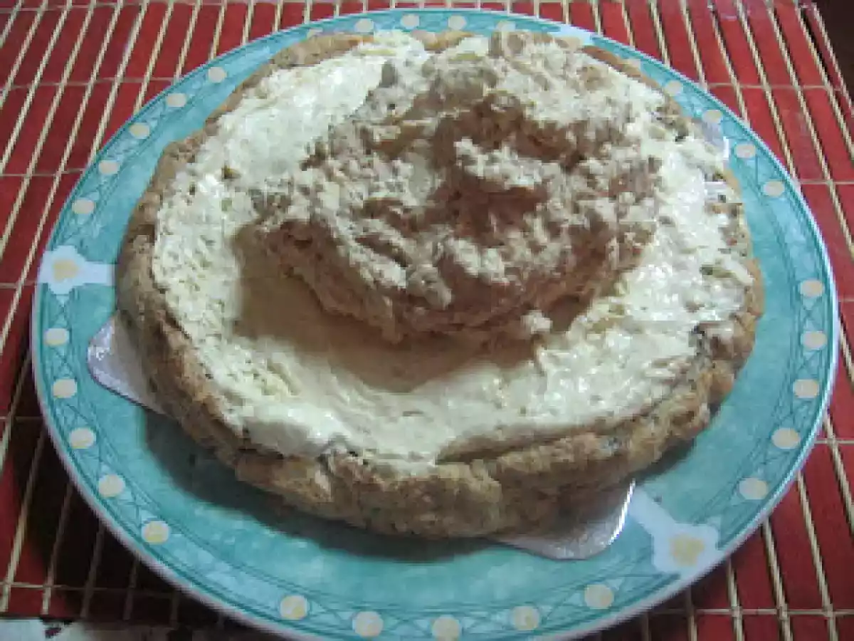 Tort din albusuri cu nuca