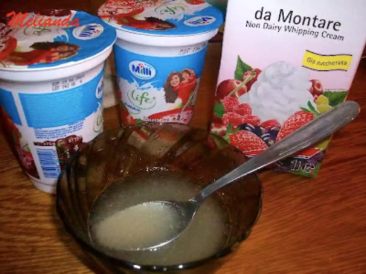 Tort din piscoturi de sampanie cu iaurt de visine si frisca - poza 11