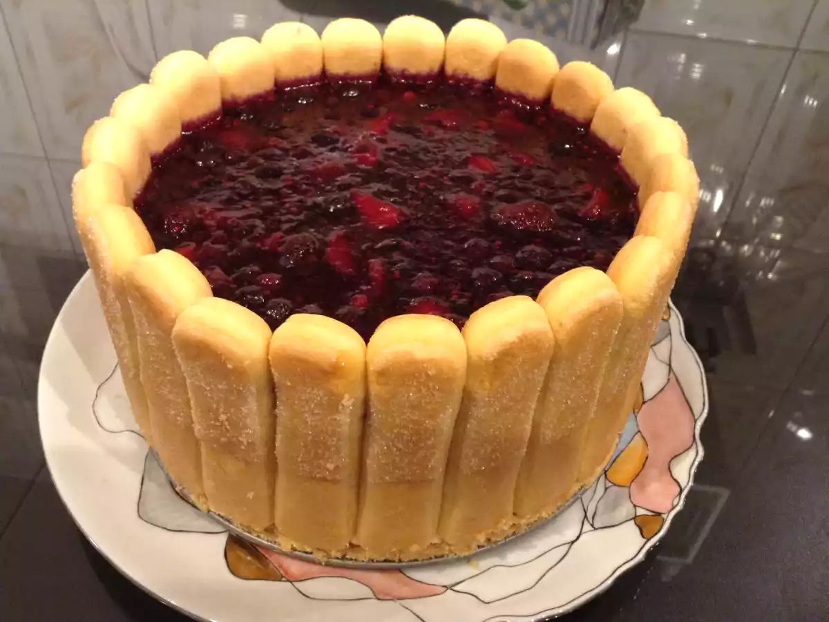 Tort diplomat cu budinca de vanilie si fructe de padure