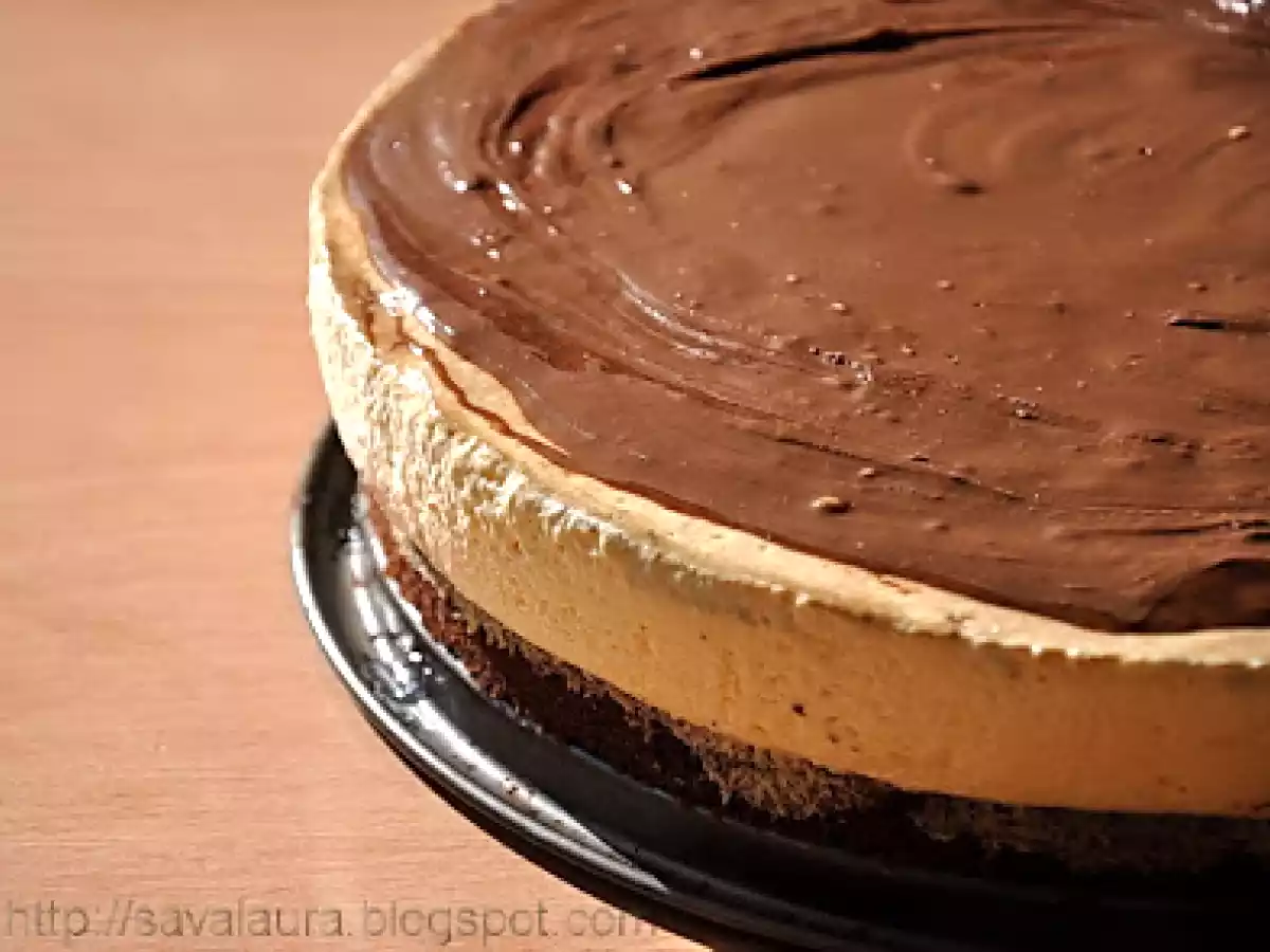 Tort etajat cu cafea si frisca