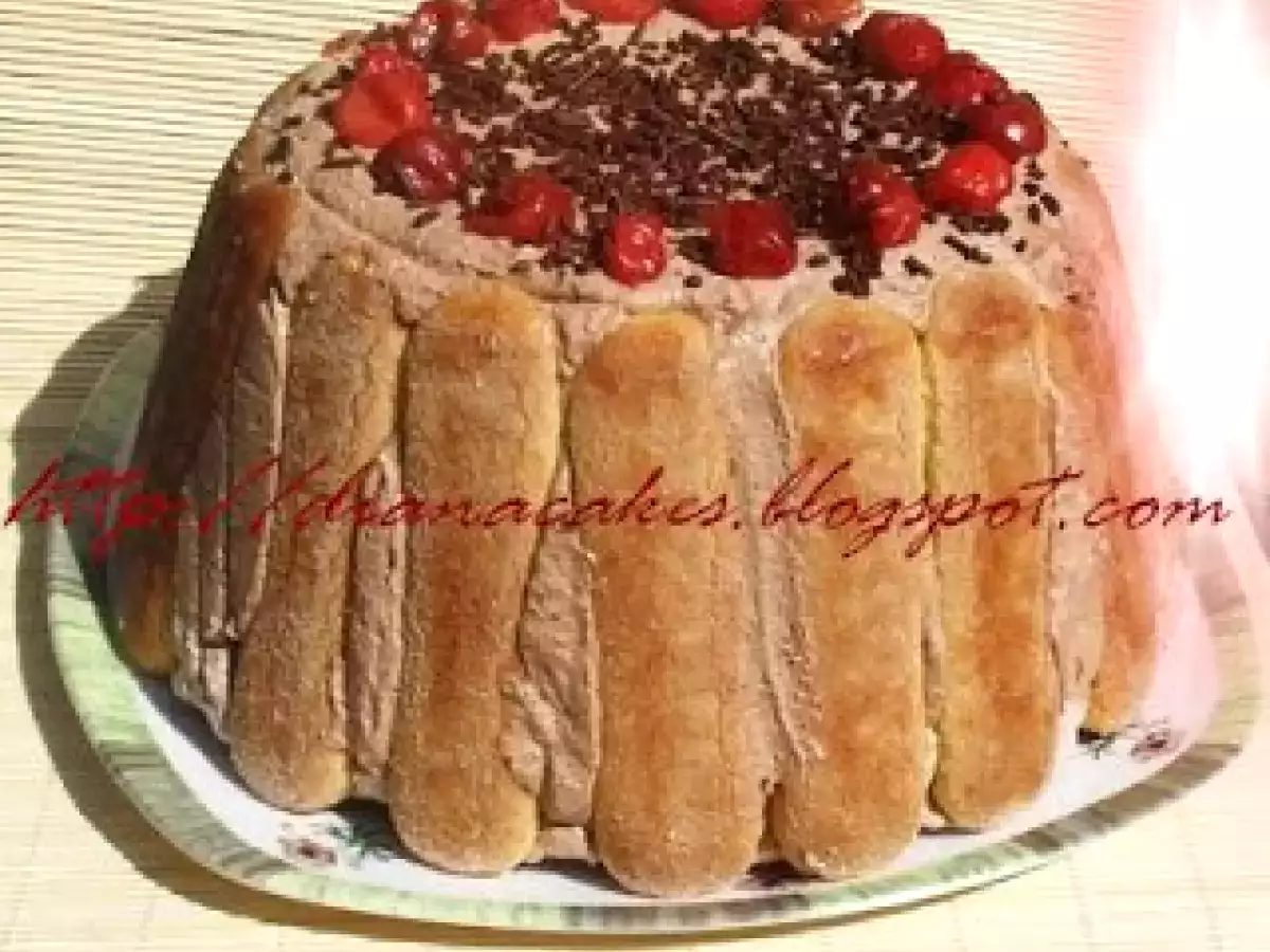 Tort inghetat cu ciocolata si visine