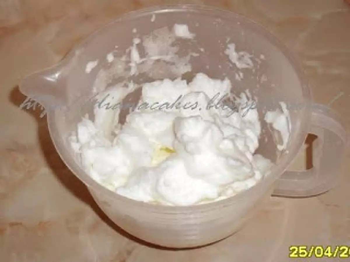 Tort inghetat cu ciocolata si visine - poza 3