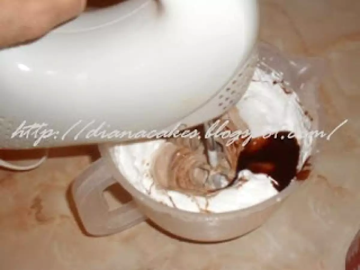 Tort inghetat cu ciocolata si visine - poza 5