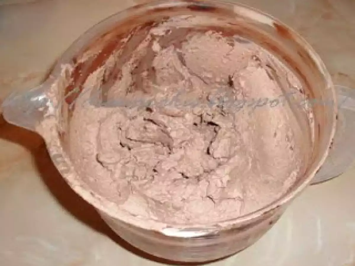 Tort inghetat cu ciocolata si visine - poza 6