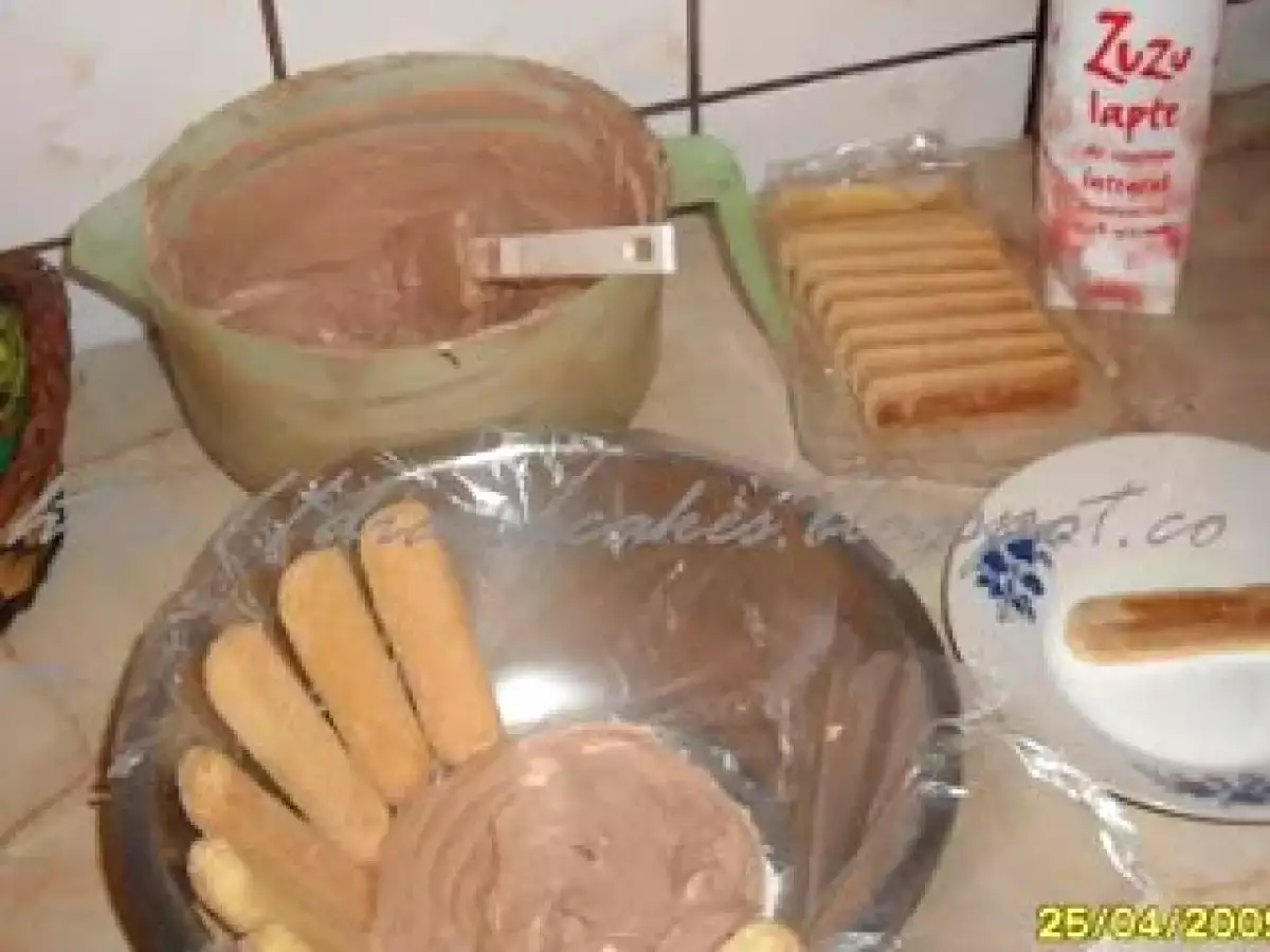 Tort inghetat cu ciocolata si visine - poza 8